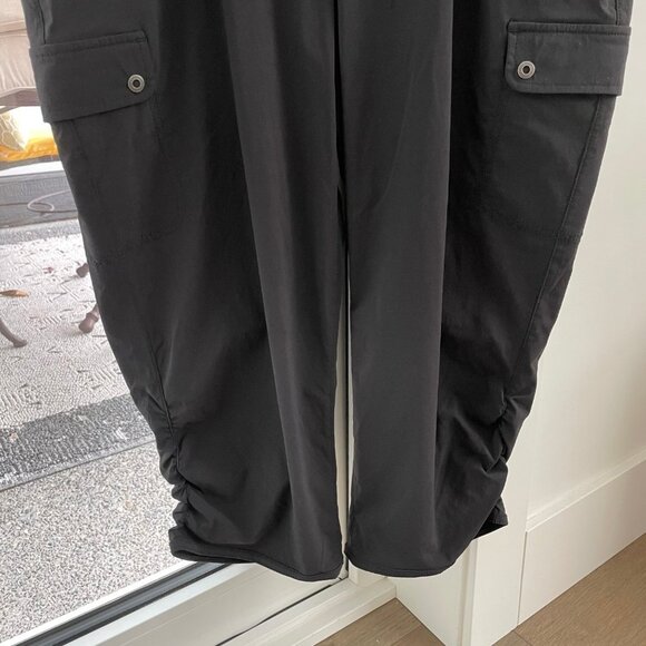 Eddie Bauer Pull On Cropped Capri Nylon Cargo Pants Easy Care Black Sz 12 - Picture 3 of 15